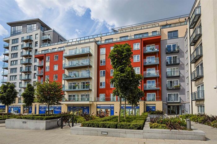 1 Bedroom Flat To Rent In Ensign House, Beaufort Pk, Colindale, London, NW9