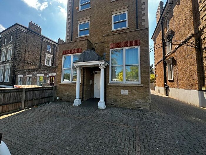 2 Bedroom Flat To Rent In Thurlow Park Road, London, SE21