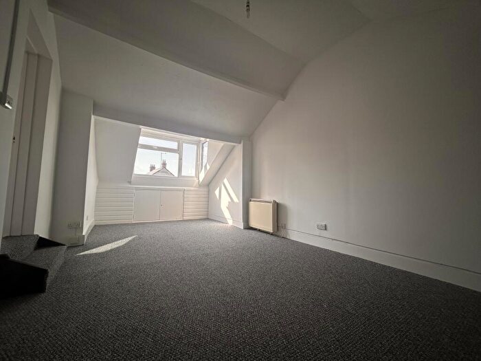 3 Bedroom Maisonette To Rent In Station Road, MK45