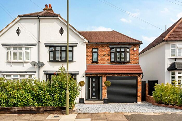 4 Bedroom Semi-Detached House To Rent In Cecil Way Bromley, BR2