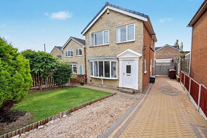 3 Bedroom Detached House For Sale In Stoneleigh Grove, Ossett, West Yorkshire, WF5