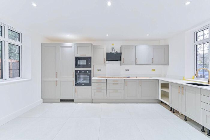 3 Bedroom House For Sale In Kingswood Way, Sanderstead, South Croydon, CR2