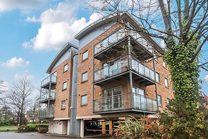 2 Bedroom Flat To Rent In Hersham Road, Walton On Thames, KT12
