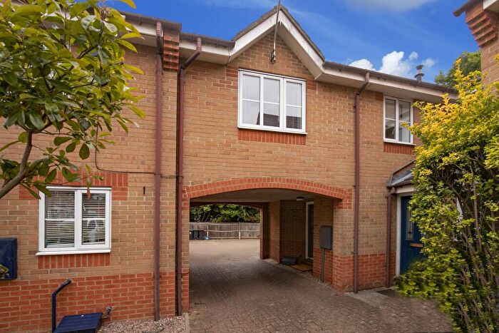 1 Bedroom House To Rent In Sycamore Close, Loughton, IG10