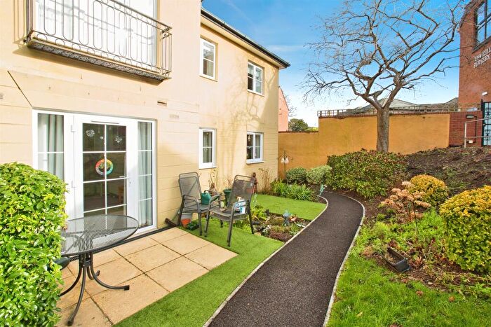 2 Bedroom Apartment For Sale In South Street, Yeovil, BA20