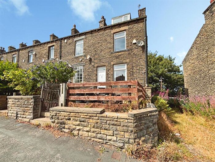 3 Bedroom Terraced House For Sale In Old Road, Bradford, BD7