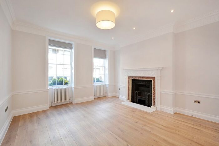3 Bedroom Flat To Rent In Robert Adam Street, London, W1U