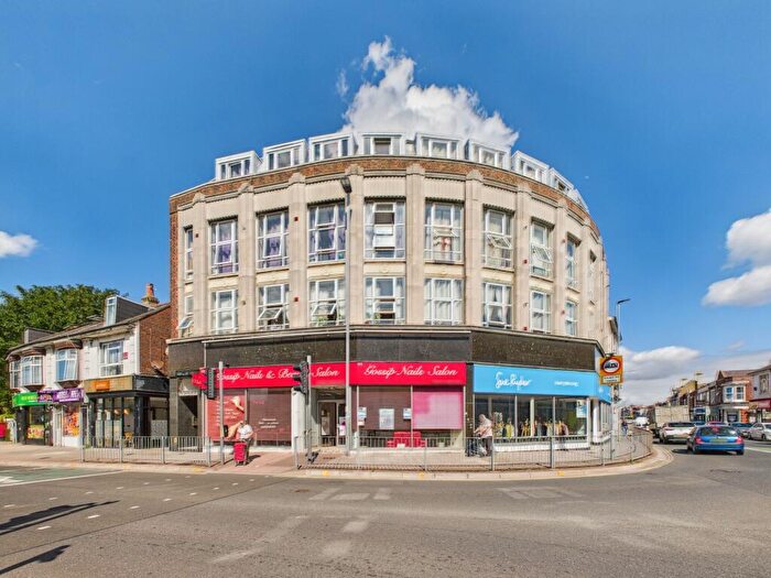 2 Bedroom Flat To Rent In Kingston Crescent, North End, PO2