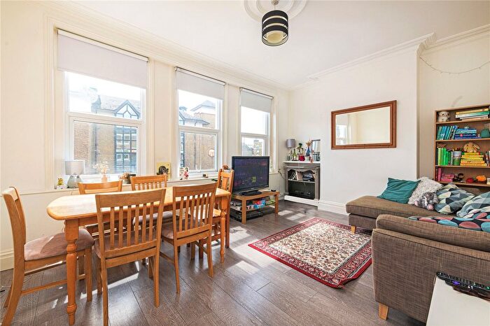 4 Bedroom Flat To Rent In Mitcham Road, SW17
