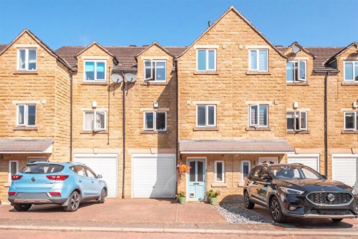 4 Bedroom Town House For Sale In Bryden Close, Hove Edge, Brighouse, HD6