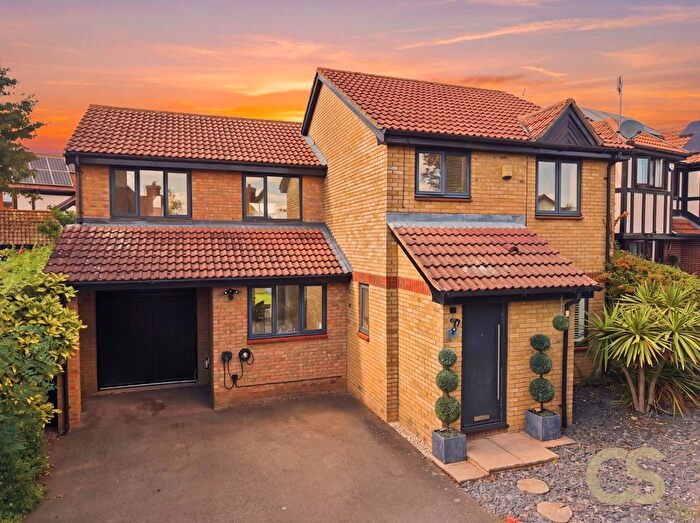 4 Bedroom Detached House For Sale In Sycamore Close, Cheshunt, Hertfordshire, EN7