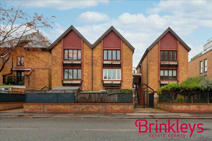 2 Bedroom Flat To Rent In Nairn Court, Trinity Road, Wimbledon, SW19