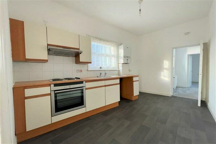 1 Bedroom Flat To Rent In Hamlet Court Road, Westcliff-on-Sea, SS0