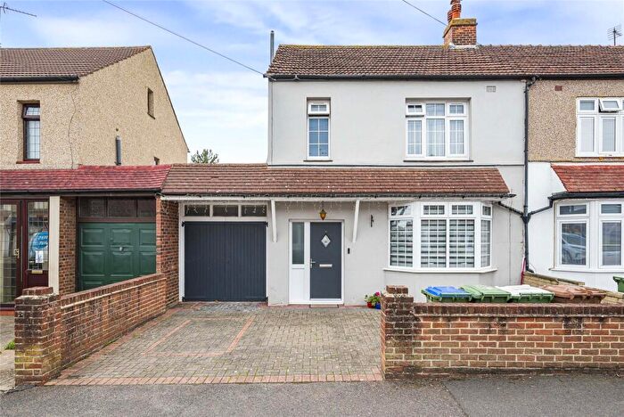 3 Bedroom Semi-Detached House For Sale In Lynmere Road, Welling, Kent, DA16