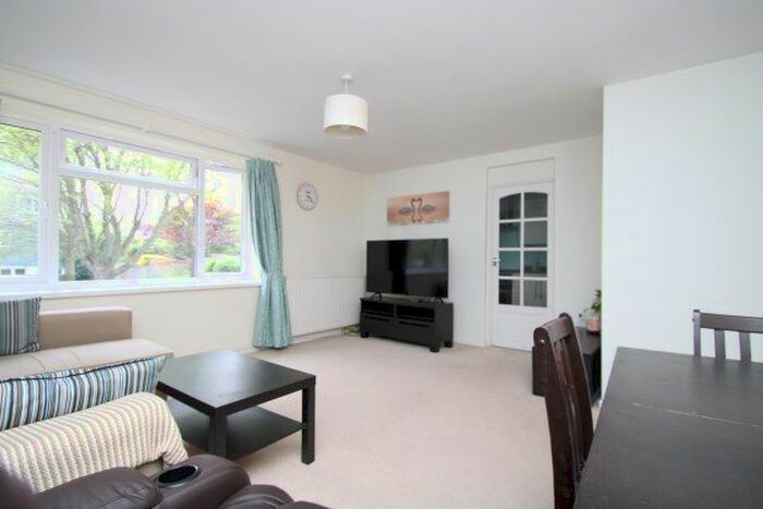 2 Bedroom Flat To Rent In Pixton Way Ladygrove, Croydon, CR0