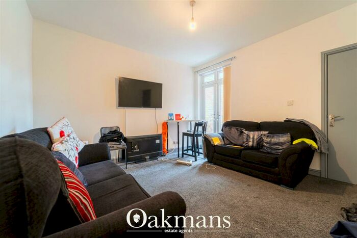 6 Bedroom House To Rent In Warwards Lane, Birmingham, B29