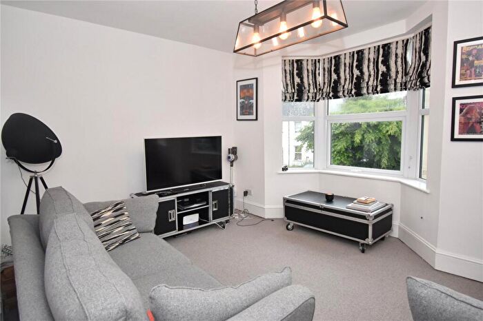 1 Bedroom Apartment To Rent In Long Lane, East Finchley, N2