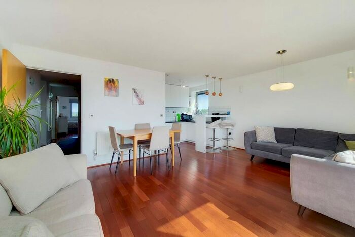 2 Bedroom Flat To Rent In Merbury Close, Thamesmead, London, SE28