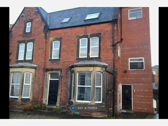 3 Bedroom Flat To Rent In Avenue Road, Scarborough, YO12