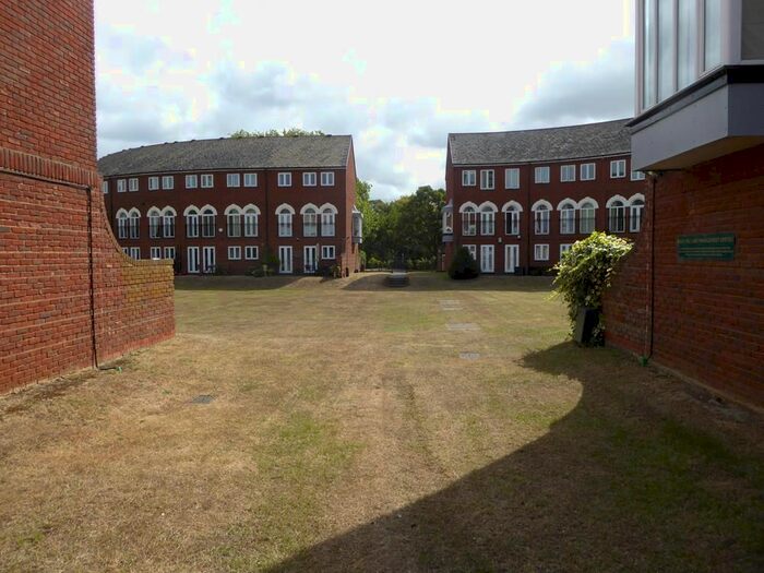 2 Bedroom Flat To Rent In Duckmill Cresecent, Chethams, MK42