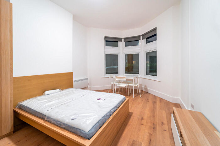Studio To Rent In Woodlands Park Road, Turnpike Lane, London, N15