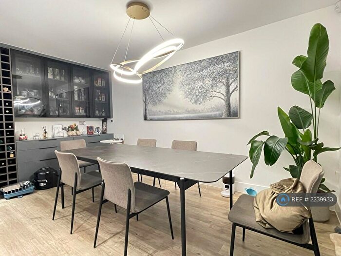 4 Bedroom Semi-Detached House To Rent In Oak Hill Grove, Surbiton, KT6