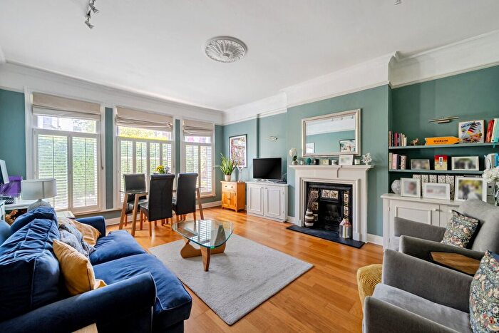 2 Bedroom Flat For Sale In Ritherdon Road, Balham, London, SW17