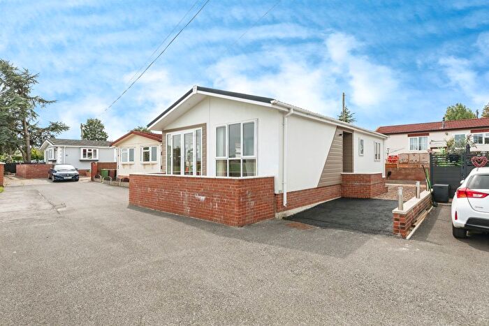 2 Bedroom Mobile/park Home For Sale In West Park Homes, Darrington, Pontefract, WF8