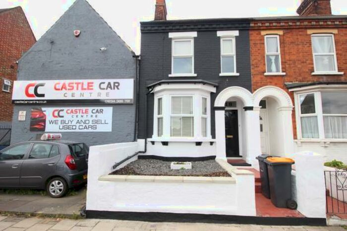 3 Bedroom End Of Terrace House To Rent In Castle Road, Bedford, MK40