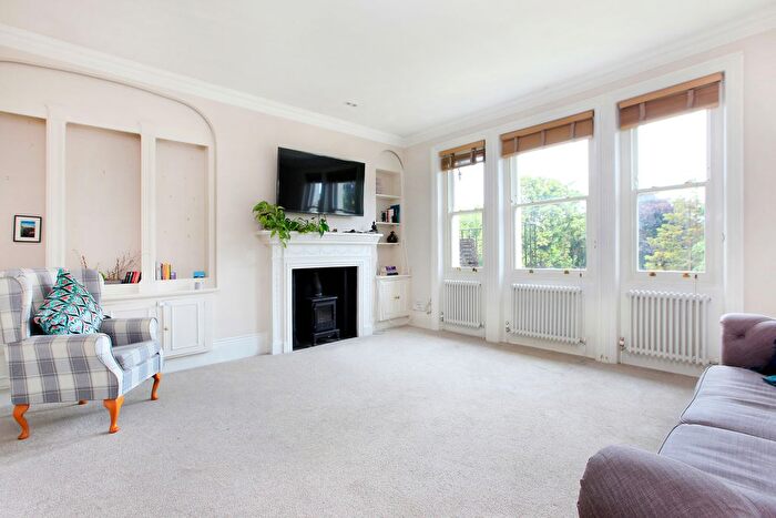 2 Bedroom Property To Rent In North Side Wandsworth Common, Wandsworth, London, SW18