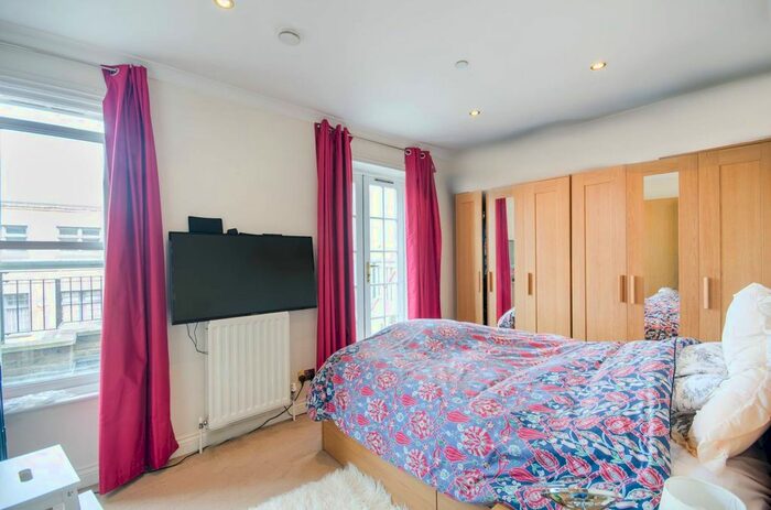 1 Bedroom Flat To Rent In The Broadway, Wimbledon, London, SW19