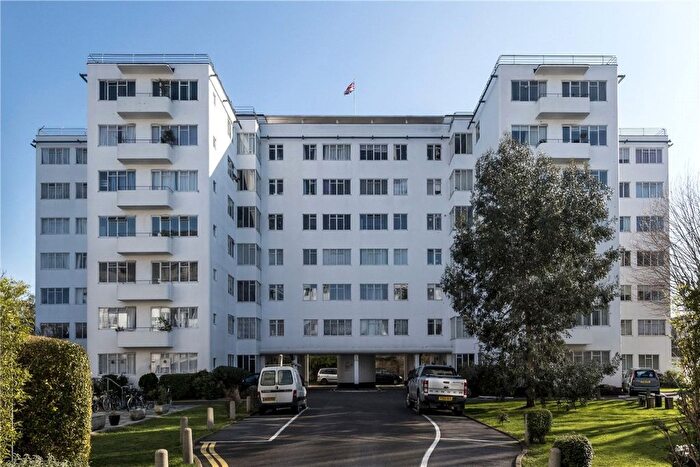 2 Bedroom Flat To Rent In Pullman Court, Streatham Hill, London, SW2
