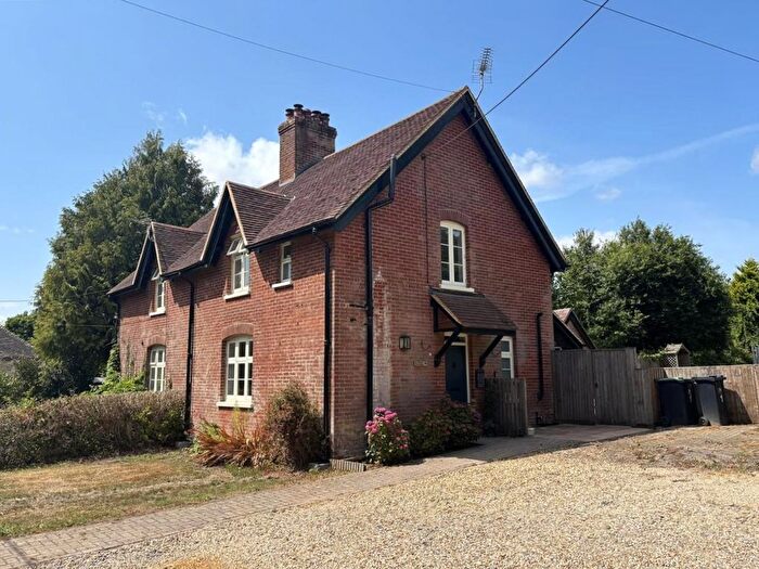 3 Bedroom Semi-Detached House To Rent In Alderholt, Fordingbridge, SP6