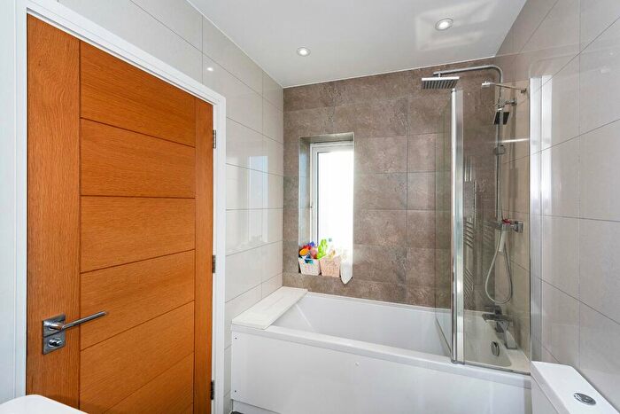 3 Bedroom End Of Terrace House For Sale In Chailey Close, Sidcup, DA15