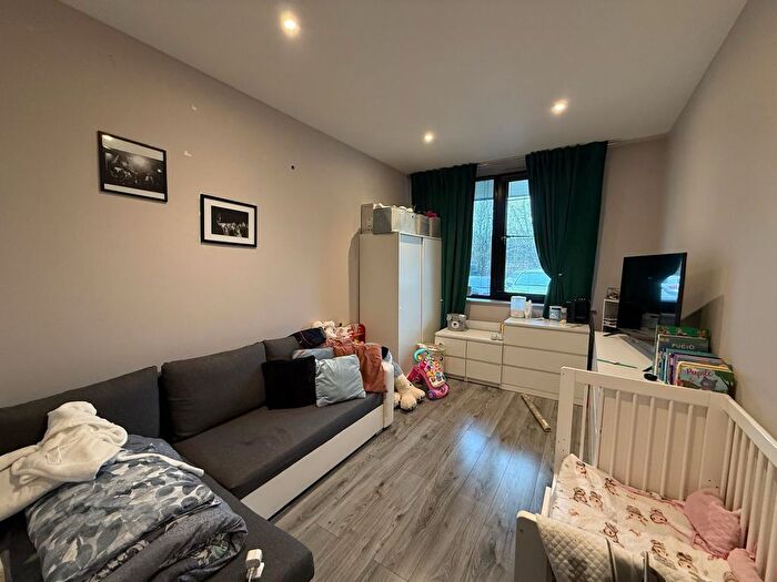 1 Bedroom Flat To Rent In Quilters Way, Stoke Mandeville, Aylesbury, HP22