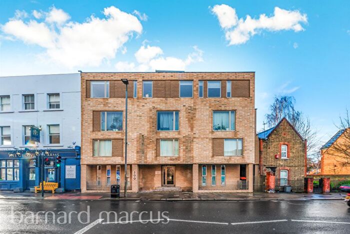 2 Bedroom Flat For Sale In Garratt Lane, London, SW18