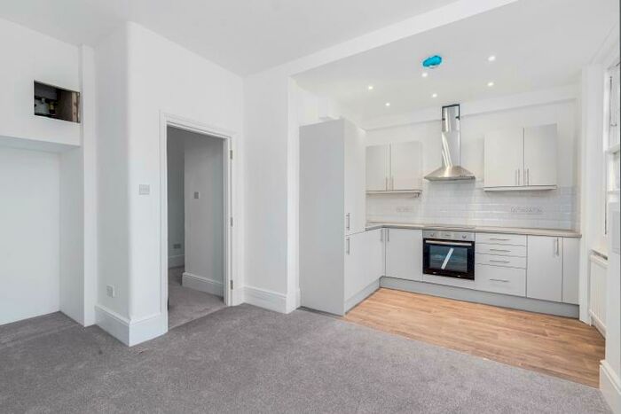 2 Bedroom Apartment To Rent In Bell Street London, NW1