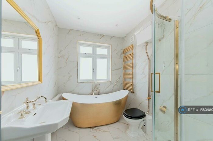 5 Bedroom Semi-Detached House To Rent In Kingsmere Park, London, NW9