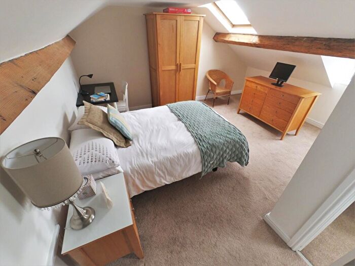 17 Bedroom Private Hall To Rent In Royal Terrace, Barrack Road, Northampton, NN1