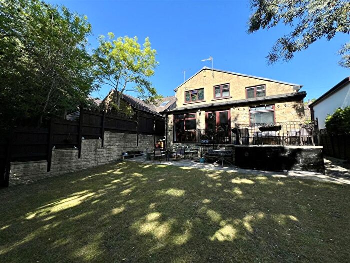 4 Bedroom Detached House For Sale In Crownest Lane, Bingley, BD16