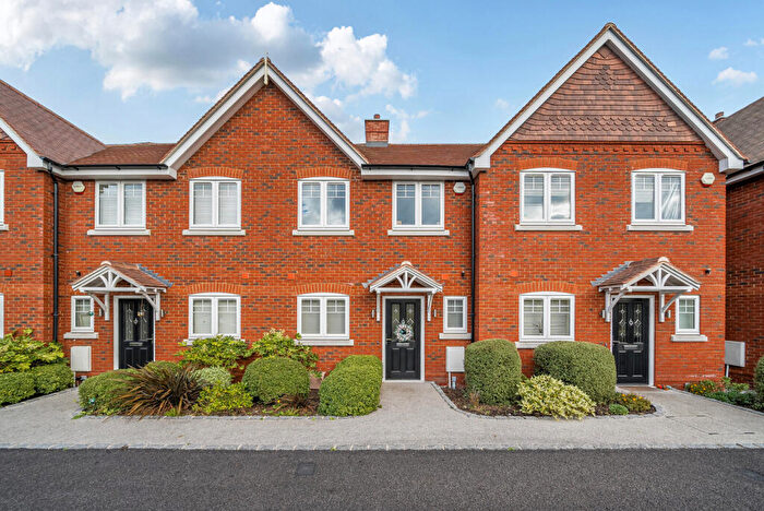 3 Bedroom Terraced House For Sale In Hawthorne Close, Byfleet, KT14