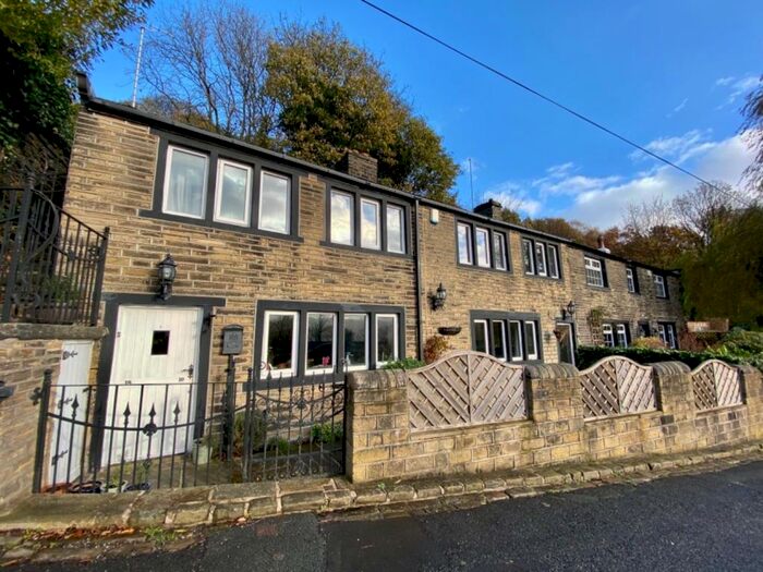 3 Bedroom Cottage To Rent In Bull Green Road, Huddersfield, HD3