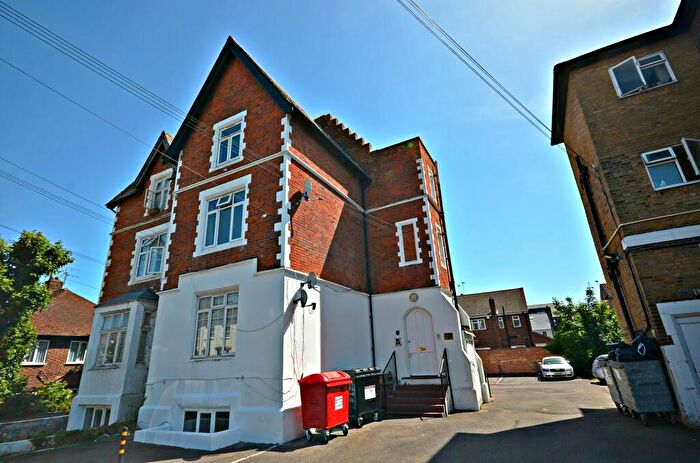 Studio To Rent In Hencroft Street South, Slough, SL1