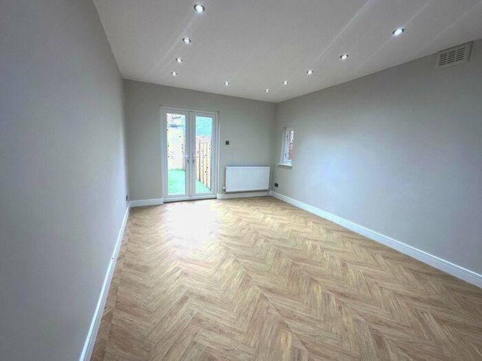 2 Bedroom Flat To Rent In Mount Pleasant Road, London, N17