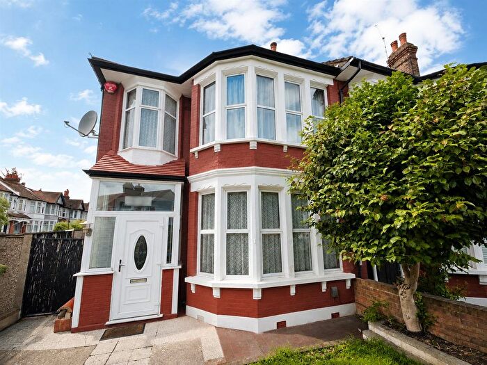 3 Bedroom End Terrace House For Sale In Riverway, Palmers Green, N13