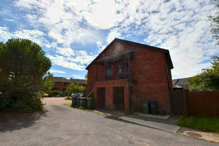 Studio To Rent In Withey Meadows, Horley, Surrey, RH6