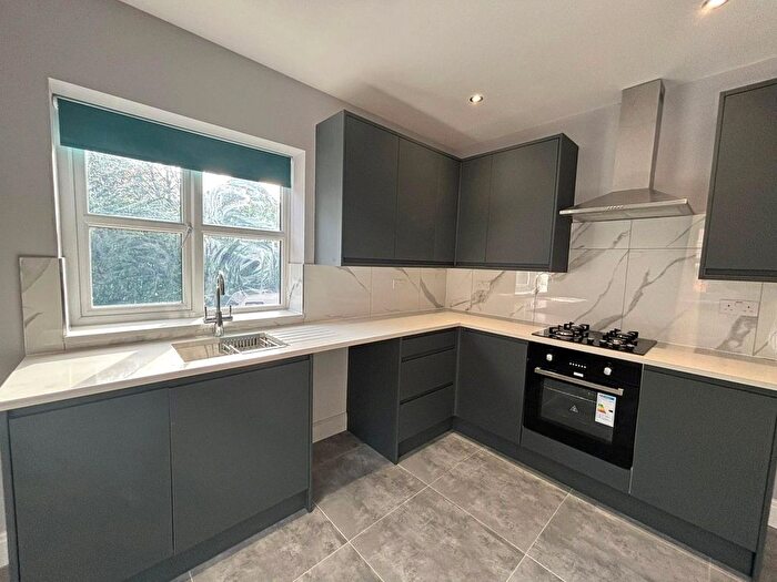 2 Bedroom Flat To Rent In Crescent Drive, Aldershot, Hampshire, GU12