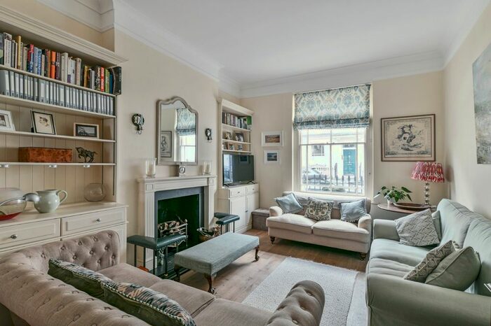3 Bedroom Maisonette To Rent In Moreton Place, Pimlico, London SW1V