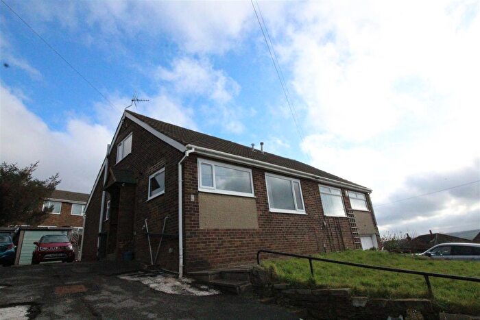 2 Bedroom Semi Detached Bungalow For Sale In Harewood Avenue, Heckmondwike, WF16