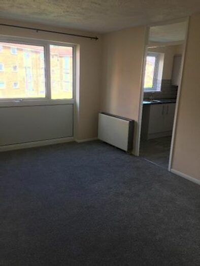 Studio To Rent In Herongate, Shoeburyness, SS3